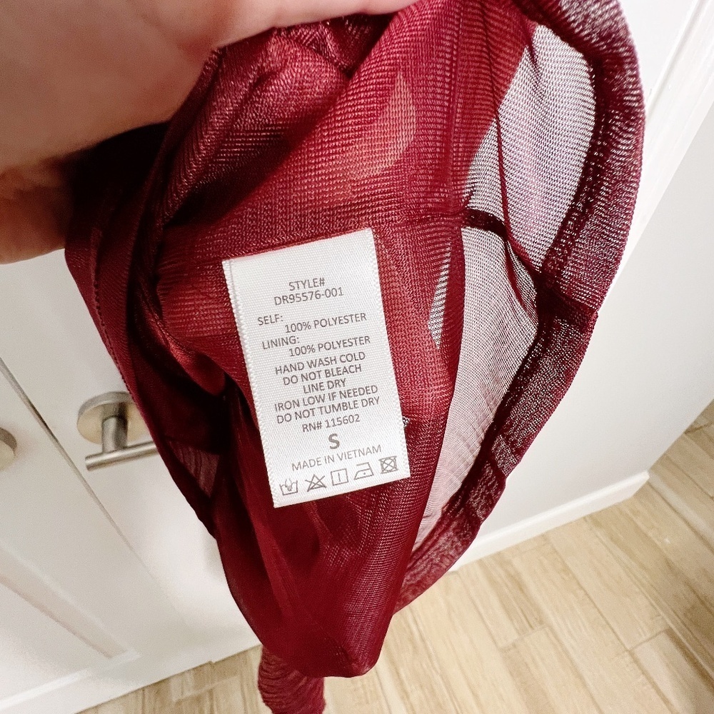 ALL IN FAVOR Dolman Plissé Midi Dress Size medium red burgundy deep v - Picture 4 of 6